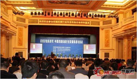 機械行業(yè)：挖機市場向穩(wěn)健轉型，2012銷量預計18萬臺